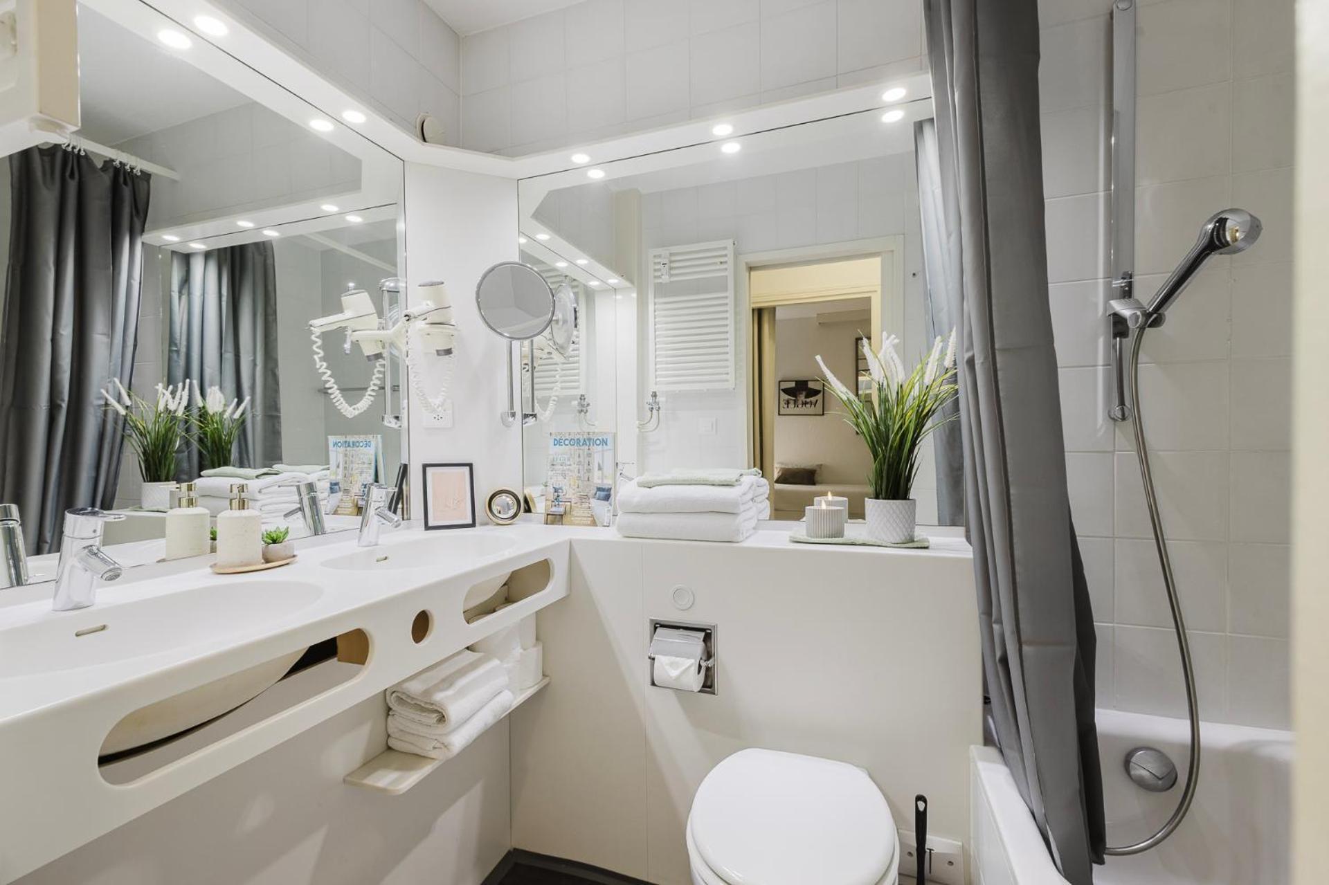 Luganersee, Pool, Strand, Parkplatz, Suite 204 Bissone Ngoại thất bức ảnh